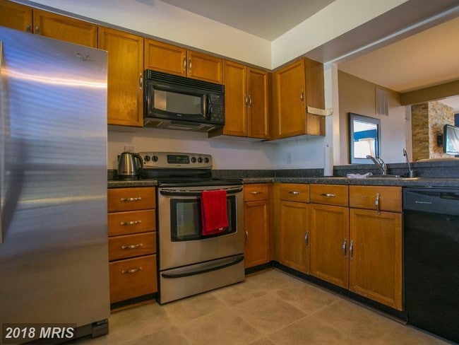 Kitchen - 5730 Evergreen Knoll Ct