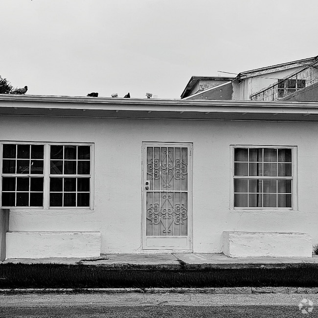 Building Photo - 504 Coke St