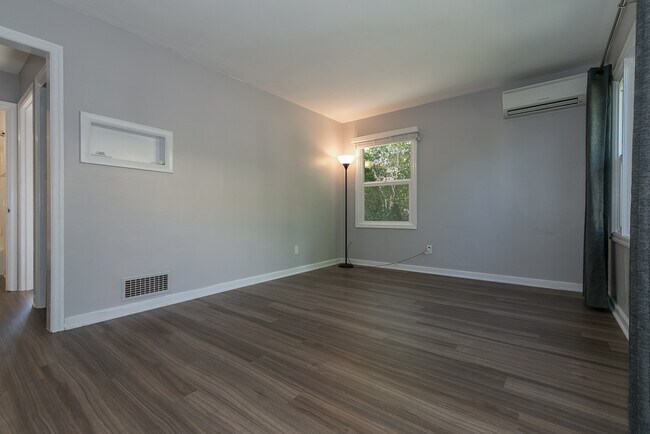 Foto del edificio - Updated 1-Bedroom, 1-Bath Duplex With Washer & Dryer!