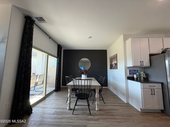 Building Photo - 10442 Guildford Ln