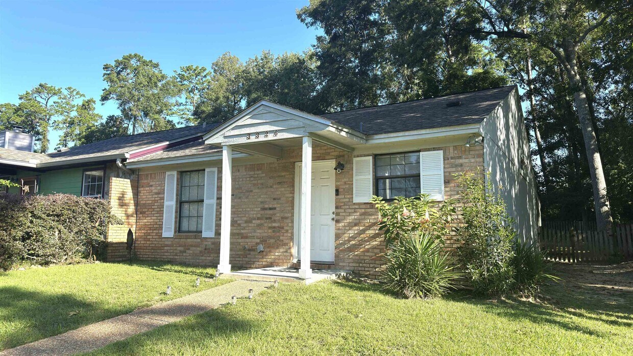 Foto principal - 3326 Thomas Butler Rd