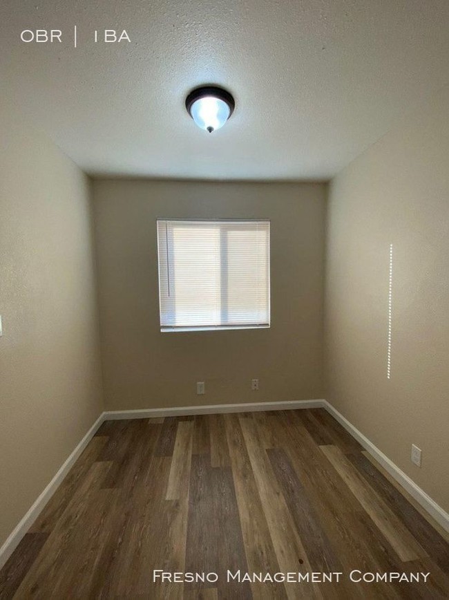 Building Photo - Beautiful Large Studio!