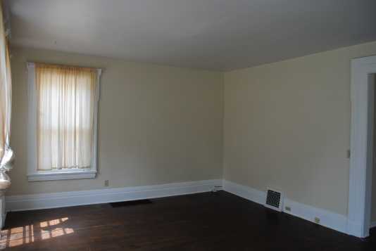 Building Photo - Spacious and Bright 3 Bedroom Townhouse