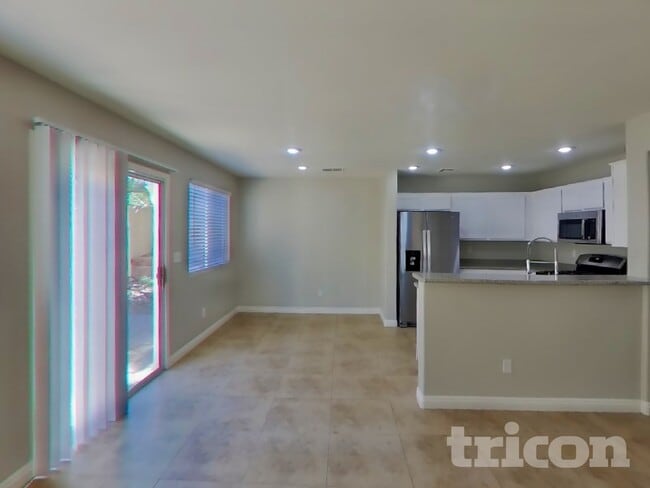 Building Photo - 977 Medina De Leon Ave