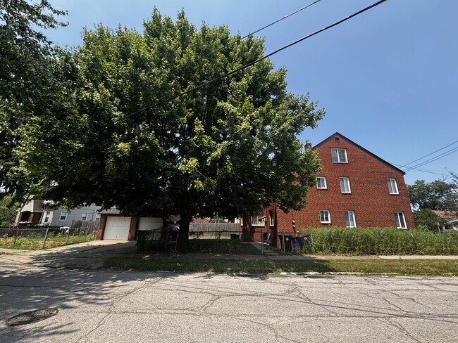Foto del edificio - 3614 Warren Rd