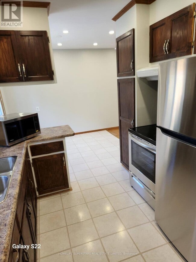 Building Photo - 139 Macgregor Crescent