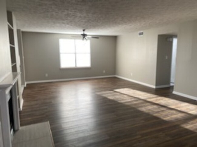 Foto del edificio - Knoxville 37914 - 2 bedroom, 2 bath comple...