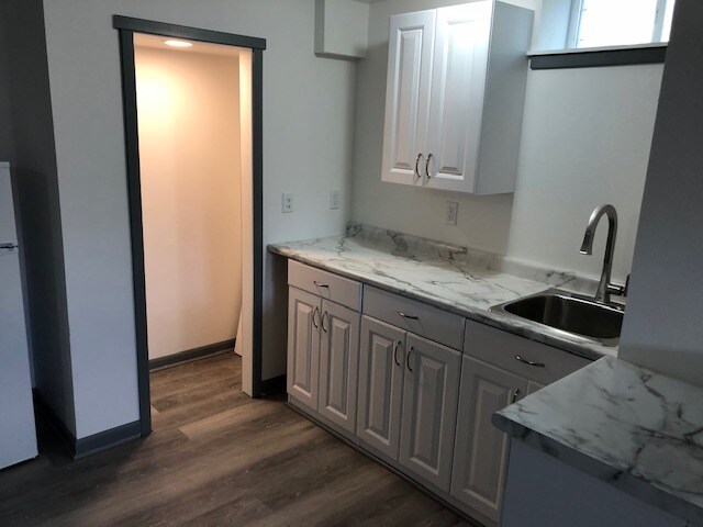 Encimeras y gabinetes nuevos - 1311 W 1st St