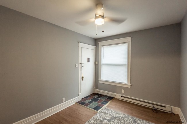 Building Photo - 4 1/2 Hibbard St