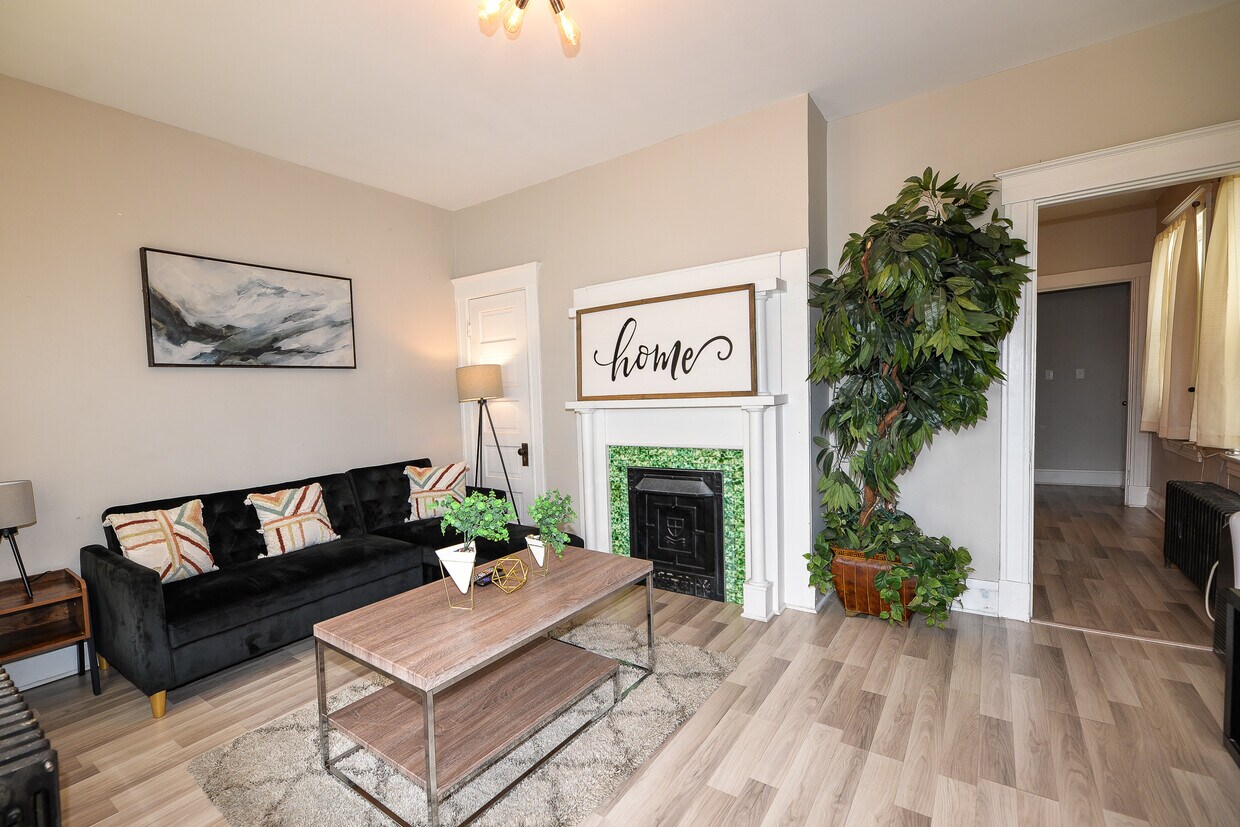 Sala de estar - 2106 Pogue Ave