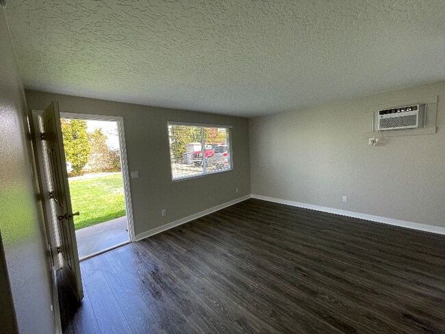 Foto del edificio - 722 S Kcid Rd