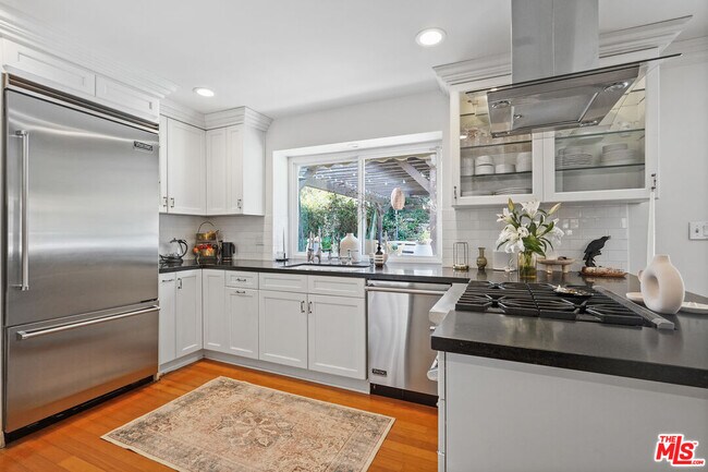 Building Photo - 5025 Dantes View Dr