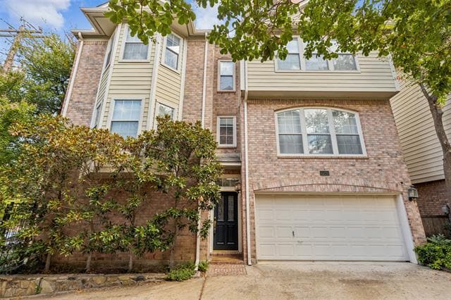 Building Photo - 2704 Welborn St