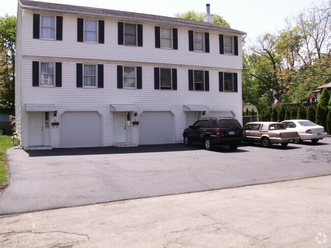 Building Photo - 60 Pine St