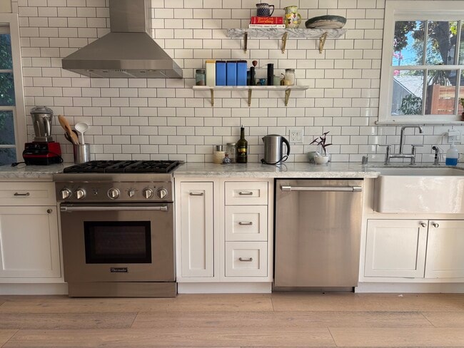 kitchen - 607 S Beachwood Dr (Burbank, CA) House