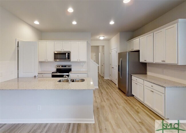 Building Photo - 139 Fern Rd