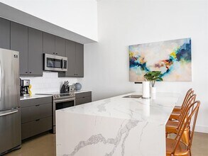 Building Photo - 2709 E 5th St.