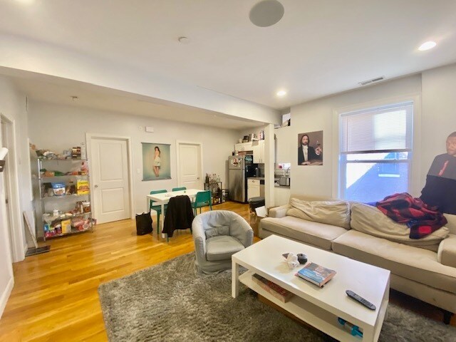 Foto del edificio - 721 Parker St