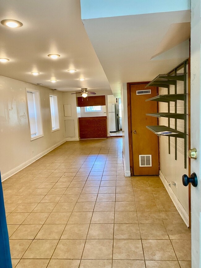 Foto del edificio - 1228 W 33rd St