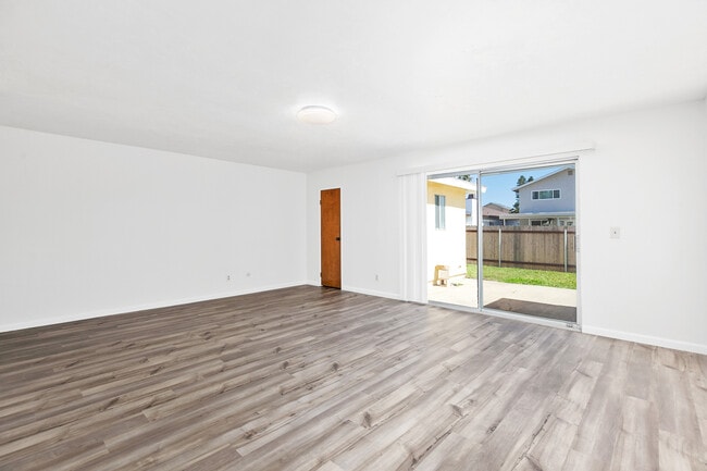 Living room - 1133 Louden Ln