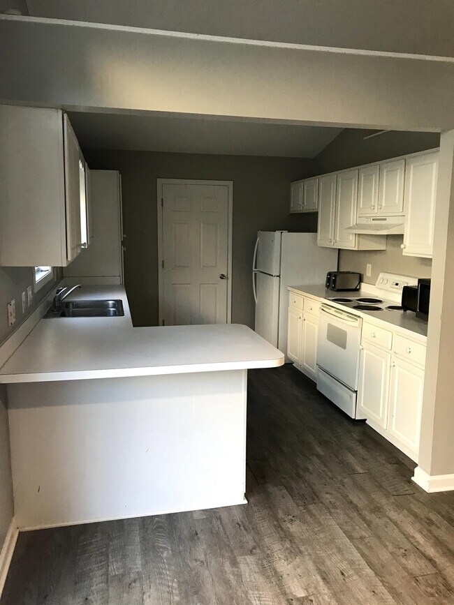Building Photo - 1817 Barberry Dr