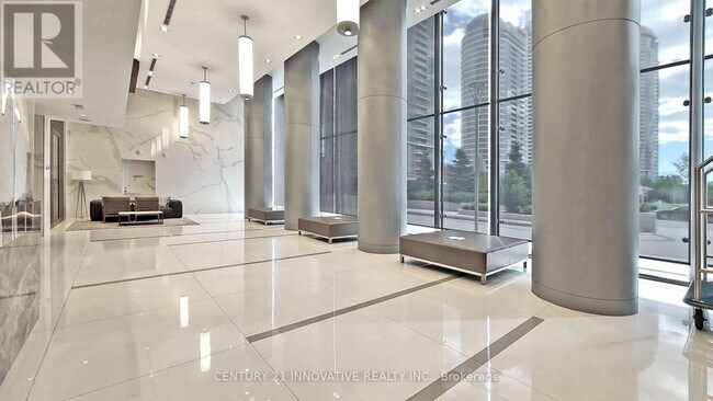 Photo du bâtiment - 275 Village Green Square