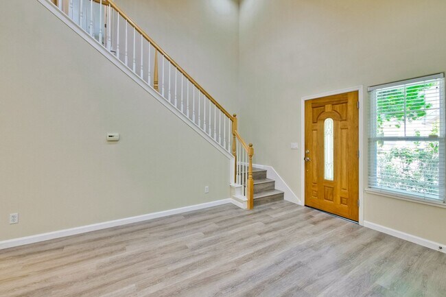 Building Photo - Awesome Home Located in a Quiet Tree Line Neighborhood