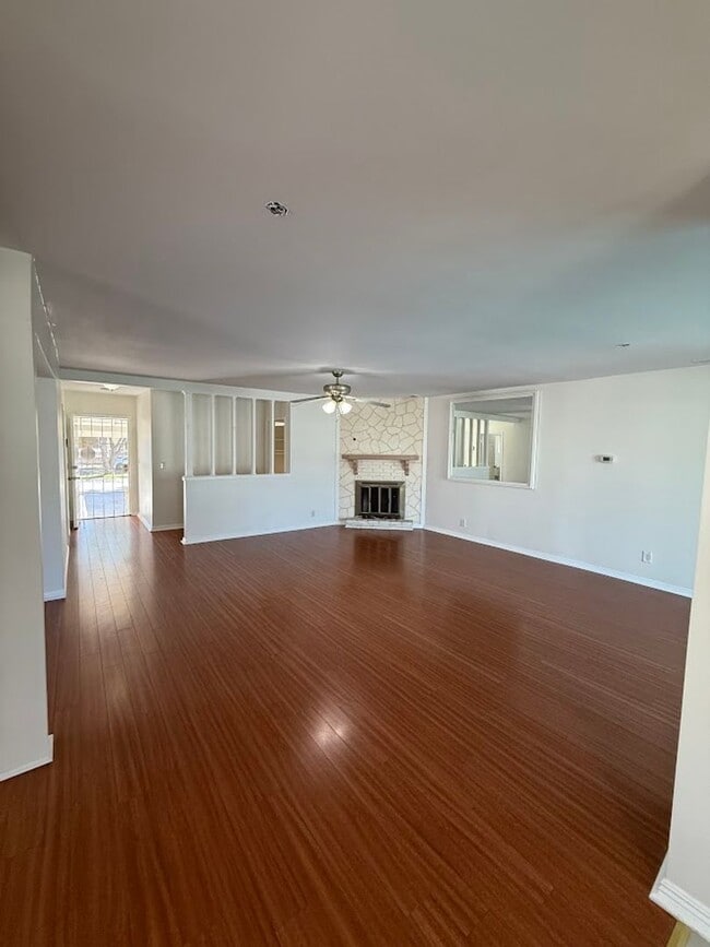 Building Photo - Beautiful 4 Bedroom, 2 Bathroom Arleta Hom...