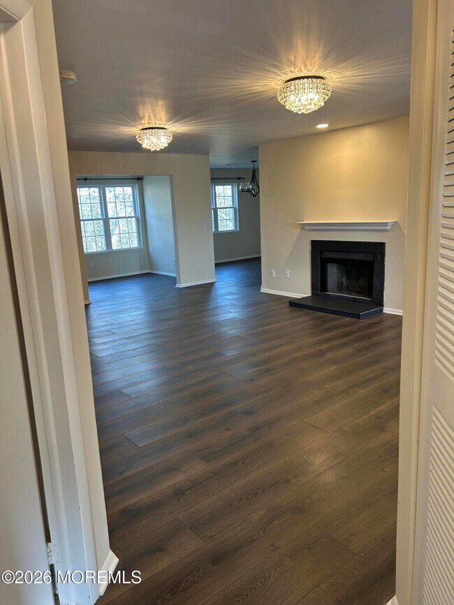 Foto del edificio - 1021 Waters Edge Dr