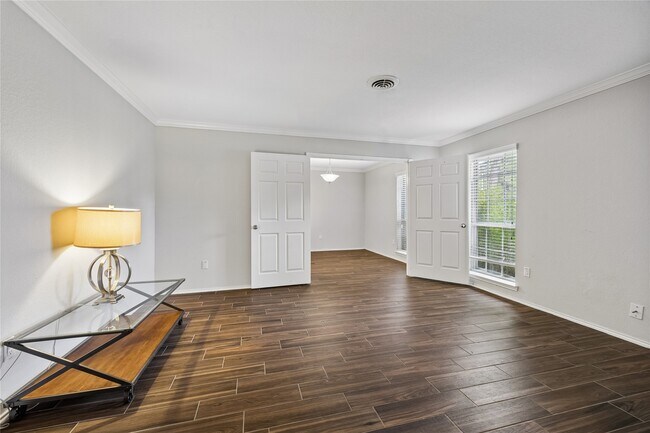 Building Photo - 5402 Queensloch Dr