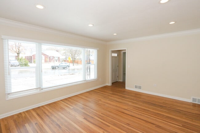 Building Photo - 950 S 1900 E