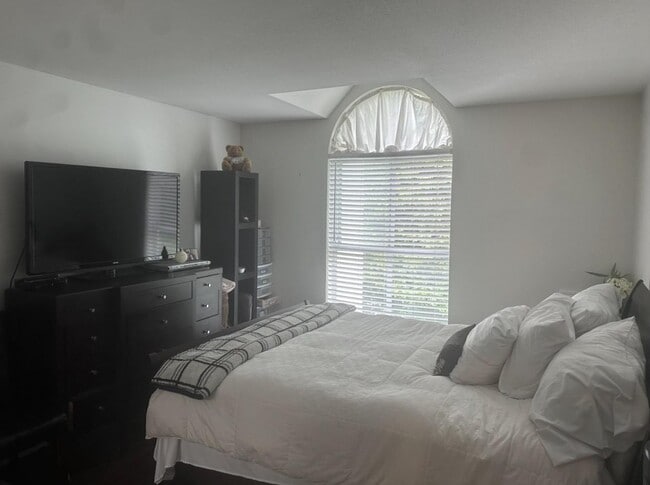 Building Photo - 7151-7121 121 St