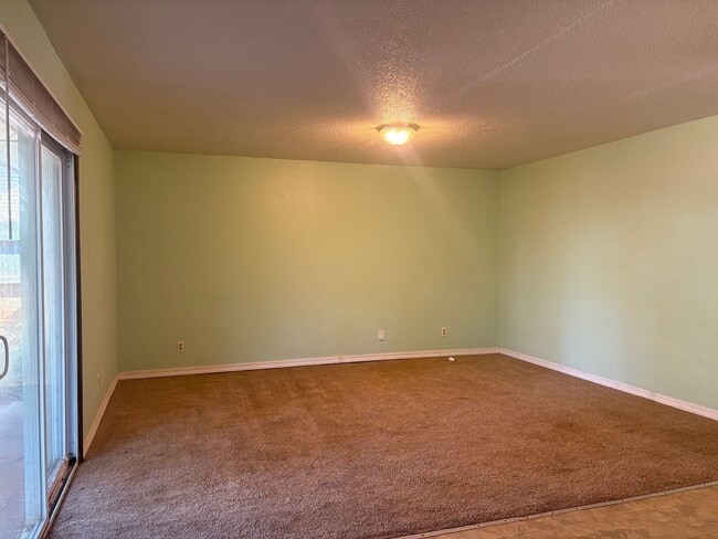 Building Photo - Three bedroom home in Del City