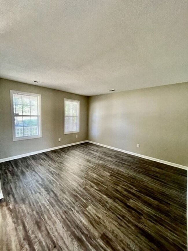 Building Photo - Charming ranch-style 2 Bedroom 1 Bath home in Pineville offering comfortable single-level living.