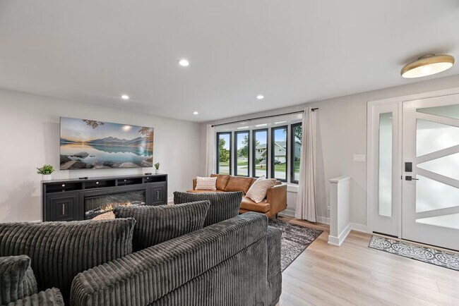 Foto del edificio - 908 Long Meadow Dr