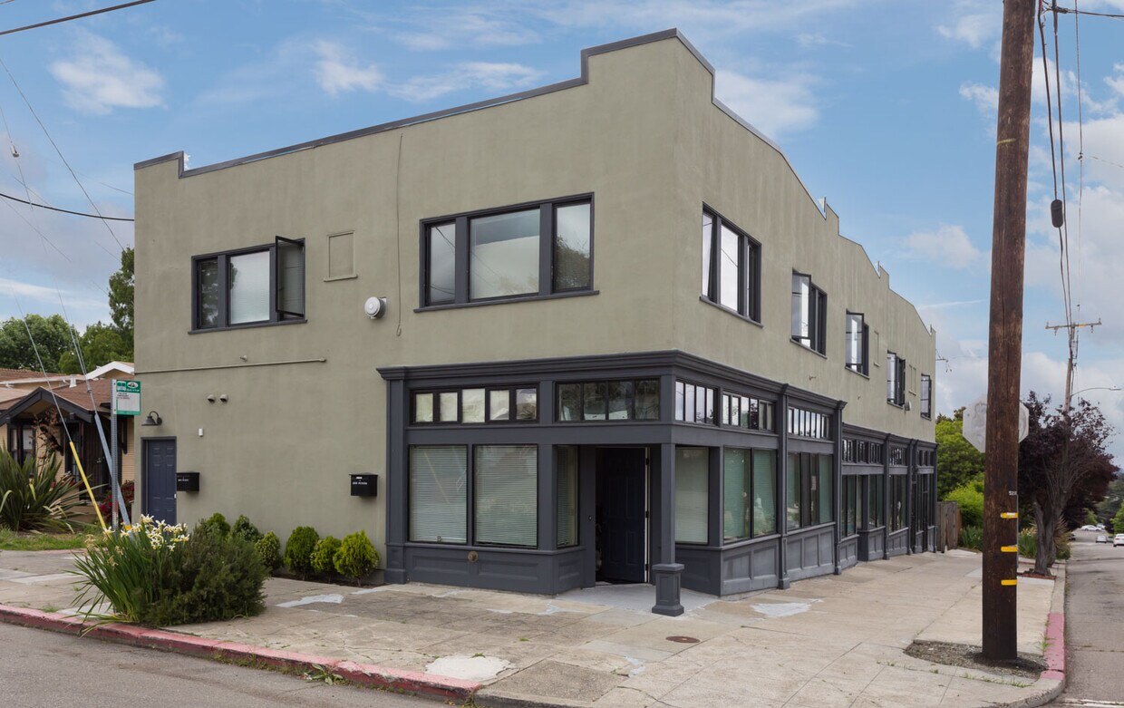 Primary Photo - 2800 Madera Ave