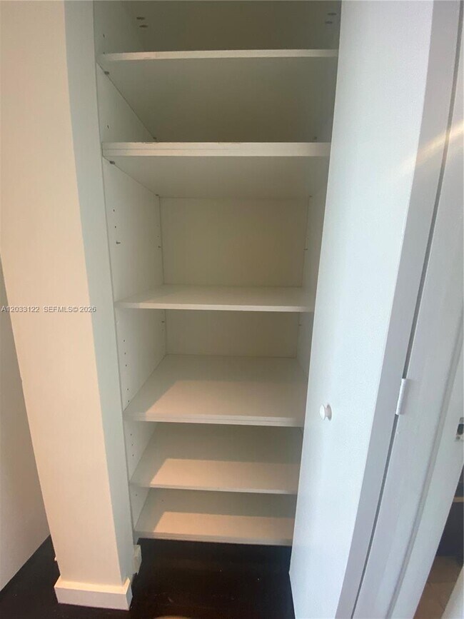 Foto del edificio - 185 SW 7th St