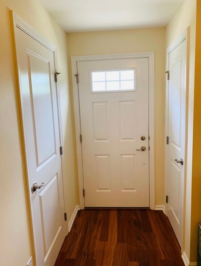 2 entrance storage closets / coat racks - 210 Foxtail Way