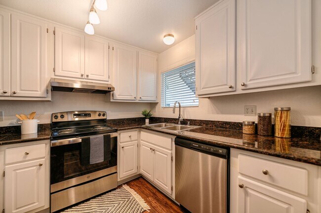 Cocina Belmont - Harbor Oaks Apartments