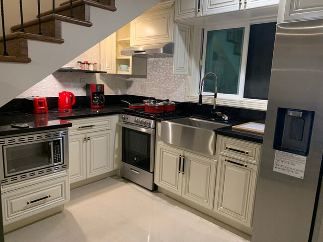 Foto del edificio - 22970 Crespi St