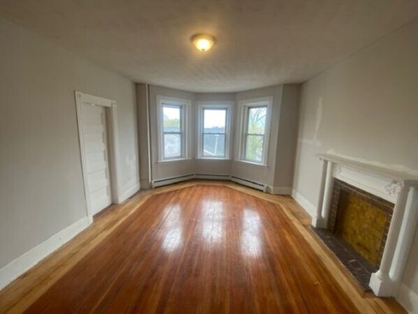 Building Photo - 39 Forest St