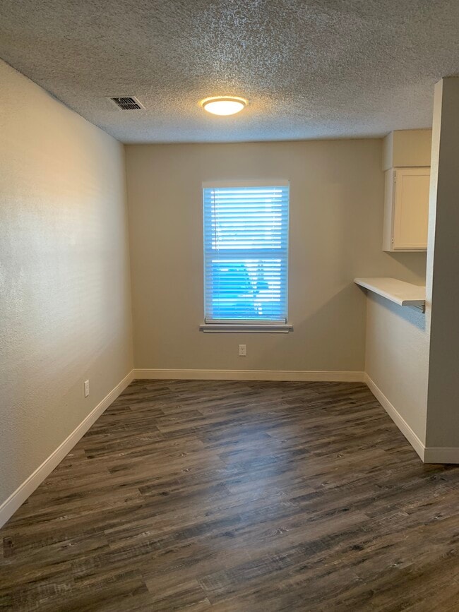 Building Photo - Saddlewood Apartments