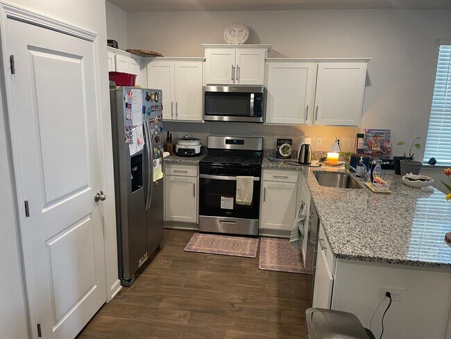 Foto del edificio - Wonderful Four Bedroom Home! Close to Ft. Jackson!