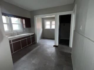 Foto del edificio - 2702 Midland Ave