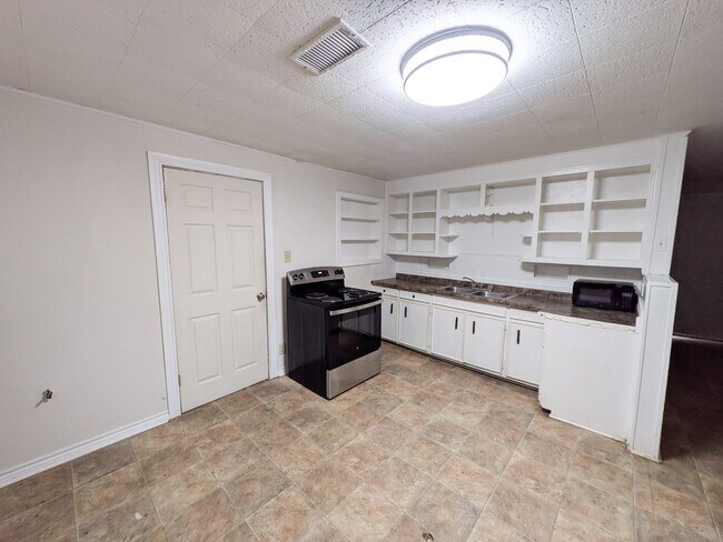 Foto del edificio - 5365 E Parkway Dr