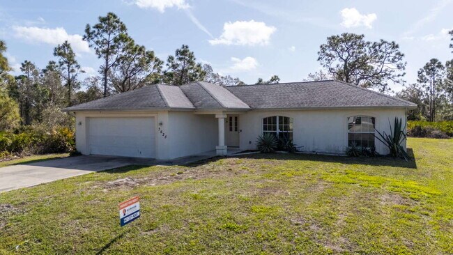 Building Photo - "Charming 3-Bed Oasis with 2 Baths - 1420 ...