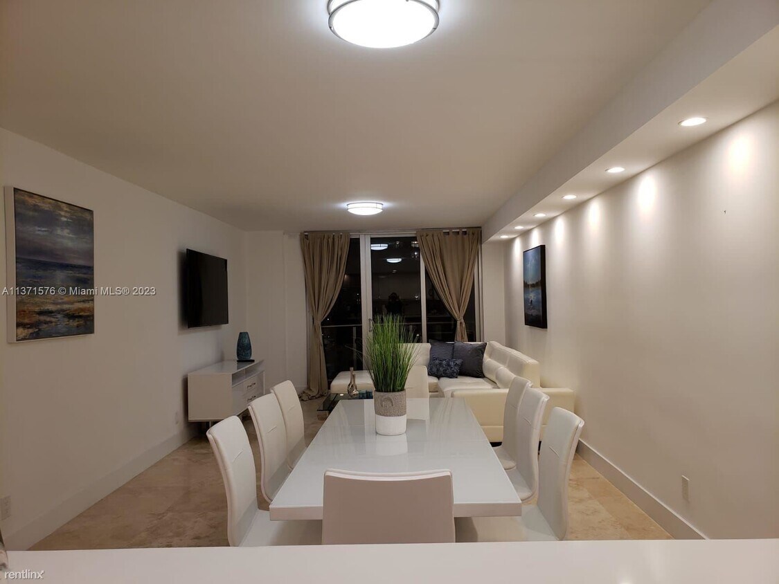 Primary Photo - 2 br, 2 bath Condo - 19370 Collins Ave Apt...