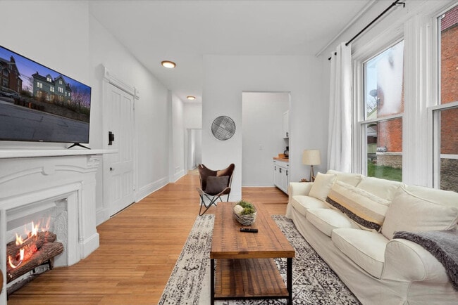 Building Photo - 242 Mccormick Pl