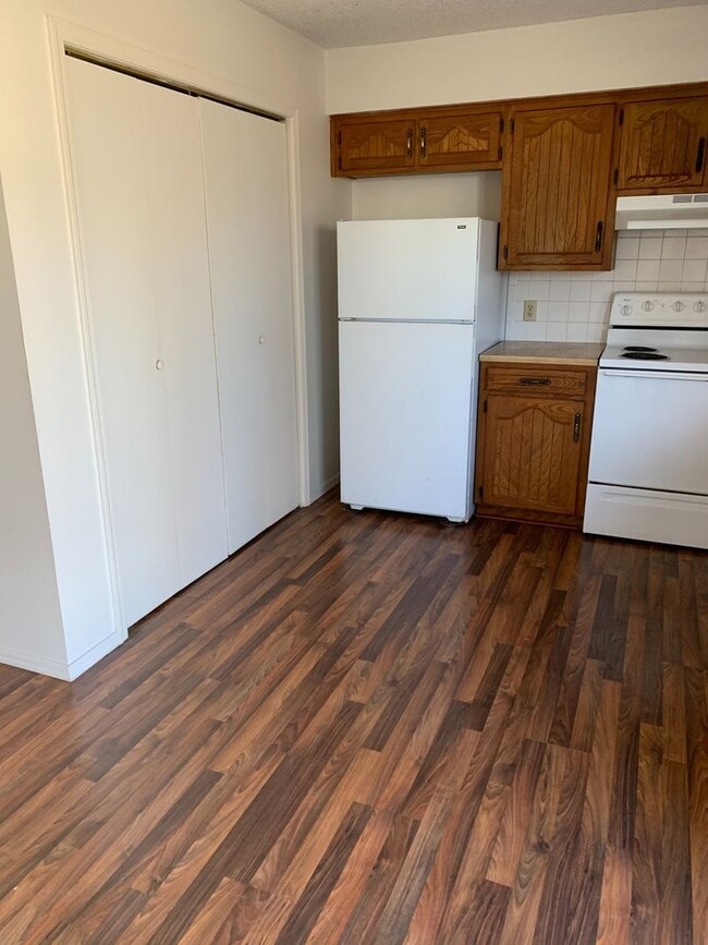 Foto del edificio - 3353 E Sunset St