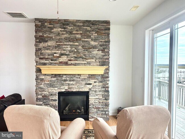 Foto del edificio - 448 Dock Rd